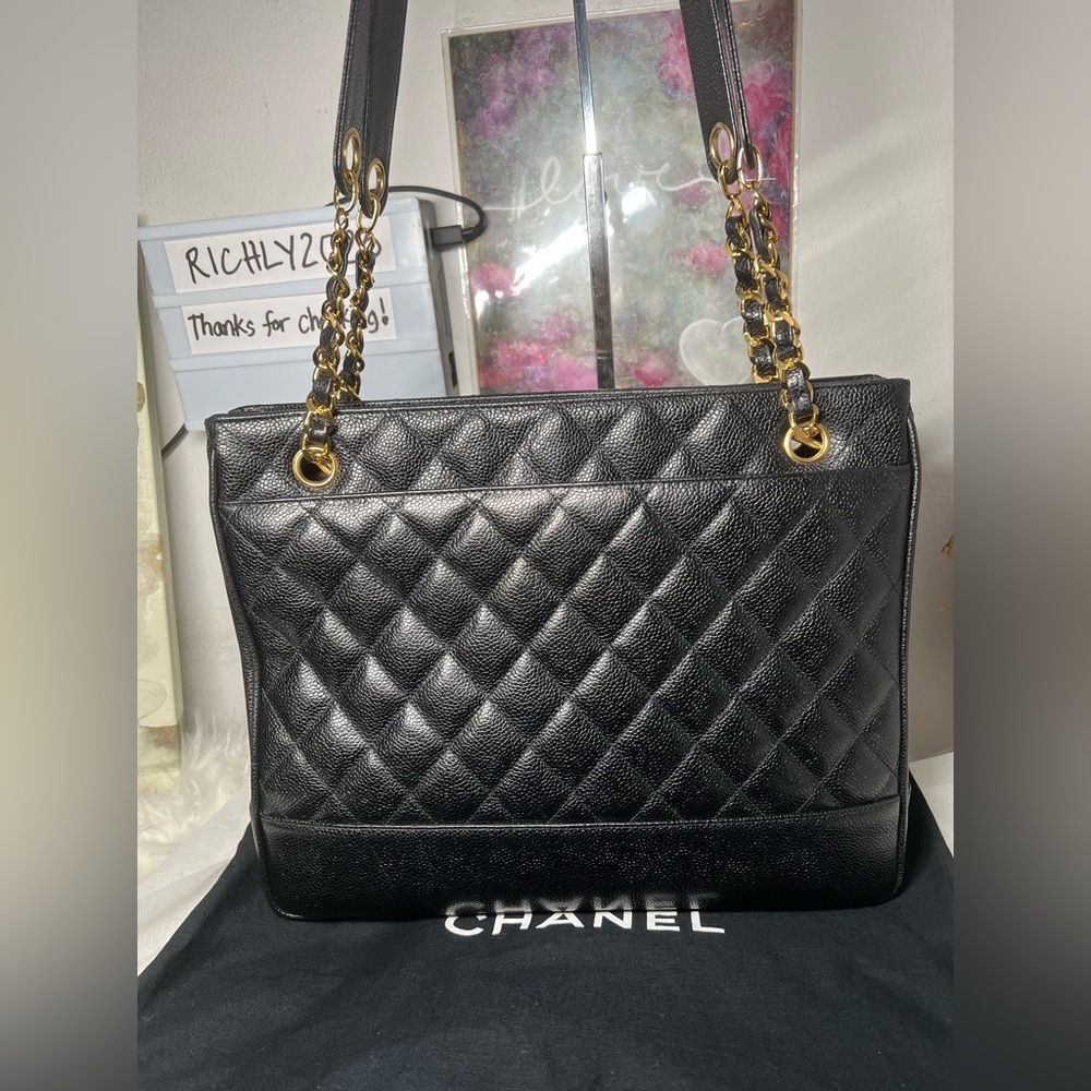 SOLD❗️Authentic CHANEL Caviar chain black Tote